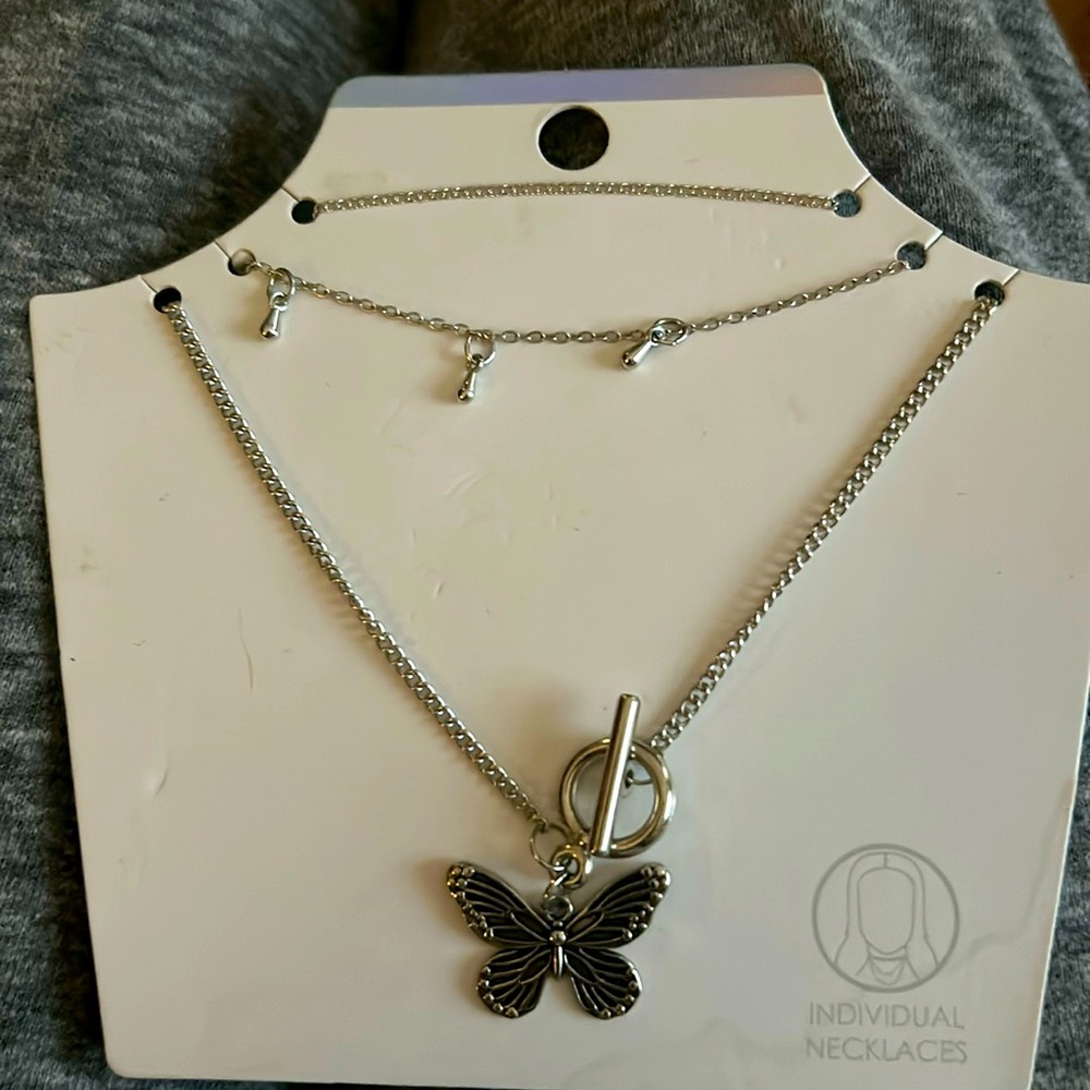 3 silver necklace’s
